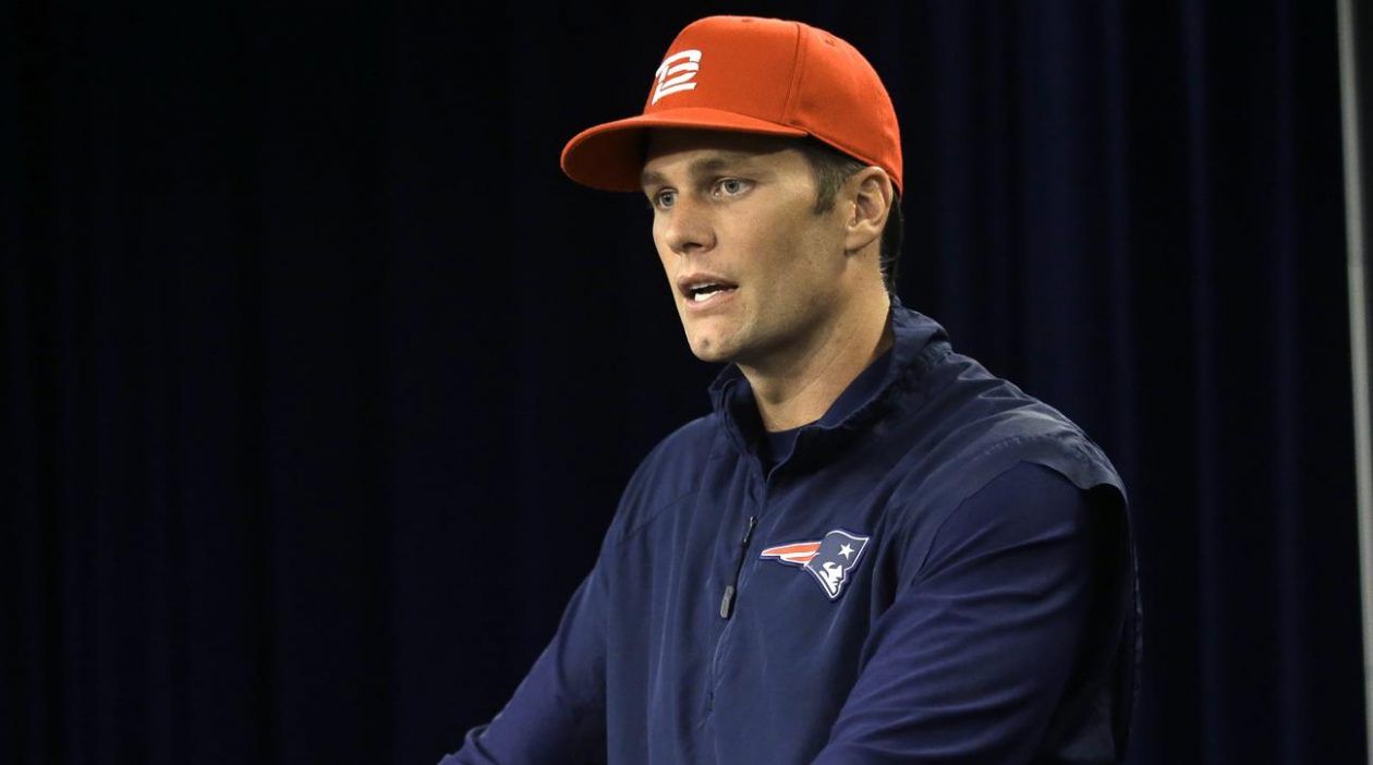 tom-brady-thumb-injury-picture